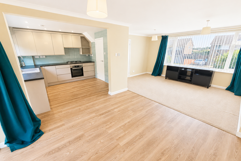 3 bedroom property to rent, Lancaster Road, Kettering, NN14