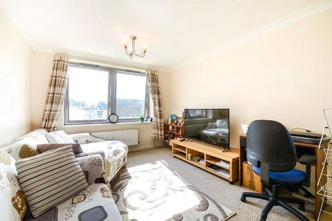 1 bedroom flat to rent, Harwoods Road, Hertfordshire WD18