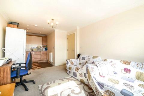 1 bedroom flat to rent, Harwoods Road, Hertfordshire WD18