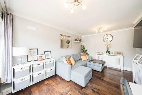 2 bedroom maisonette for sale, Cedar Way, Sunbury-On-Thames TW16
