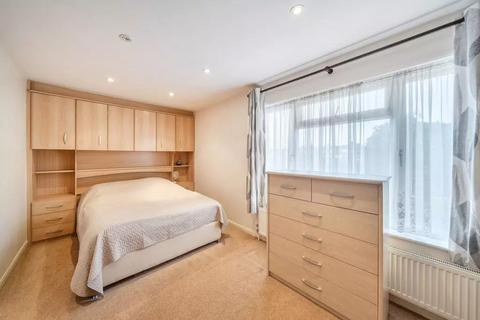 3 bedroom semi-detached house for sale, Fairways, Stanmore, HA7