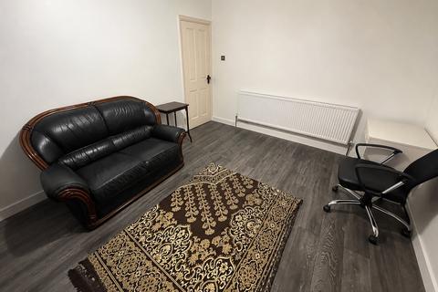 undefined, Cambridge Close, Greater London TW4