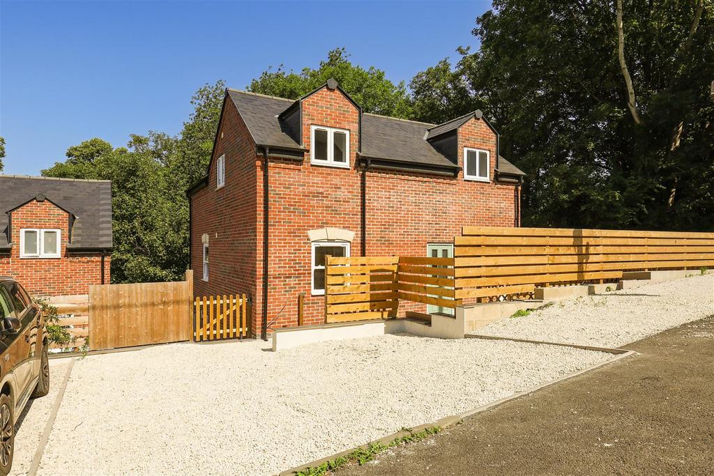 Detached house exterior, driveway