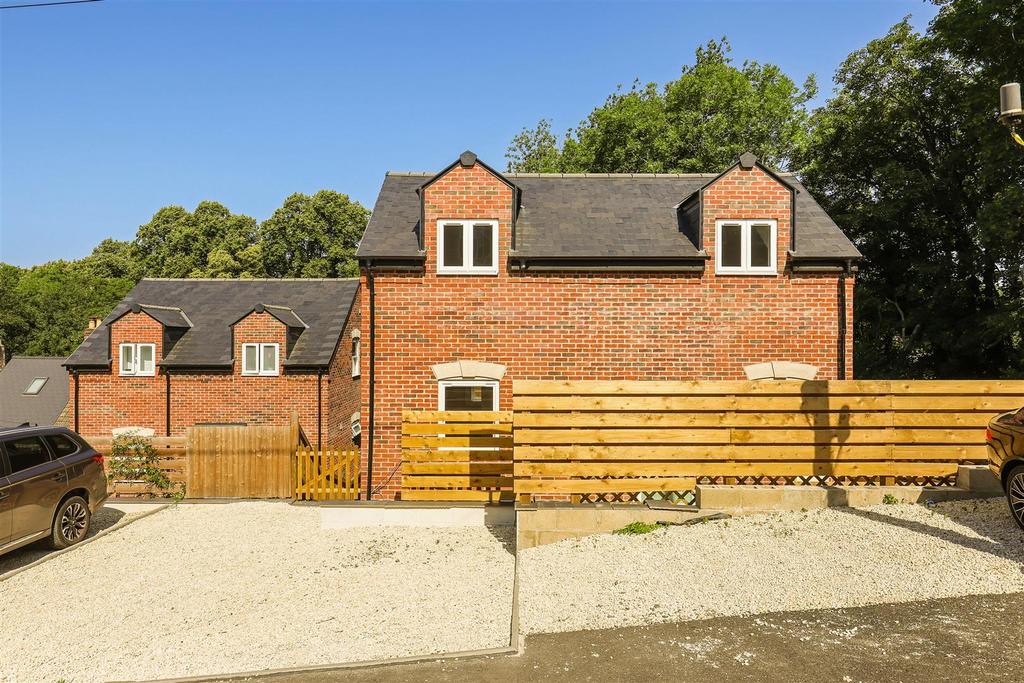 Detached house exterior, driveway