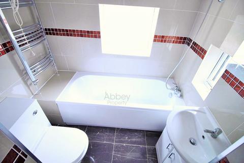 3 bedroom house to rent, Strathmore Avenue, Luton, LU1