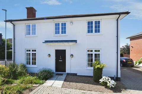 4 bedroom detached house for sale, Kelso Close, Rayleigh, Essex, SS6
