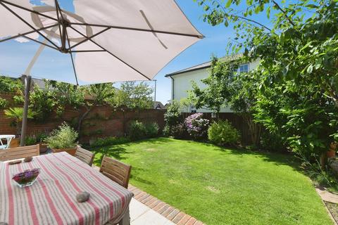4 bedroom detached house for sale, Kelso Close, Rayleigh, Essex, SS6