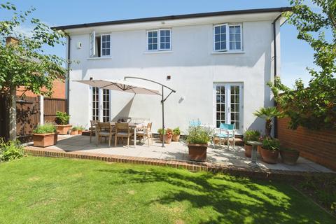 4 bedroom detached house for sale, Kelso Close, Rayleigh, Essex, SS6