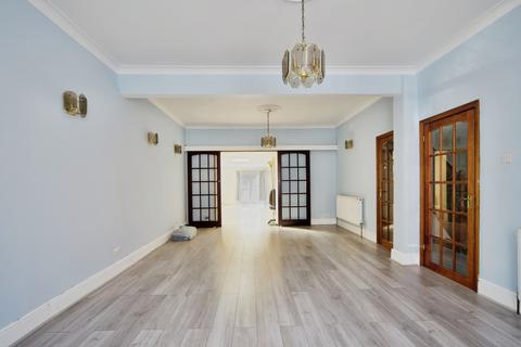 4 bedroom end of terrace house for sale, Blythswood Road, Ilford, IG3