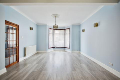 4 bedroom end of terrace house for sale, Blythswood Road, Ilford, IG3