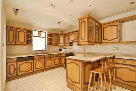 4 bedroom end of terrace house for sale, Blythswood Road, Ilford, IG3