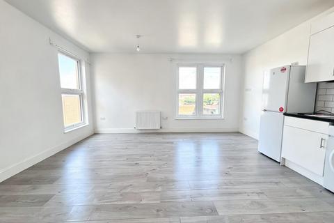 1 bedroom flat to rent, High Street, Waltham Cross EN8