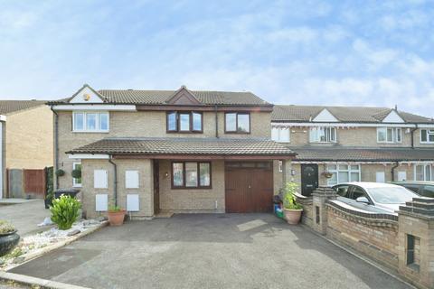 Leathart Close, Hornchurch, RM12