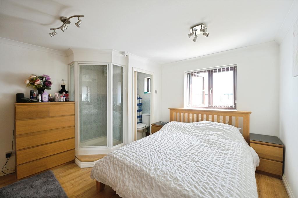En suite bedroom, en suite