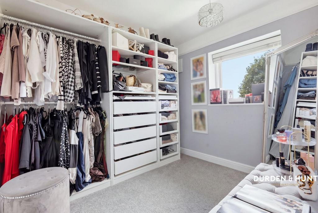 Walk-in wardrobe