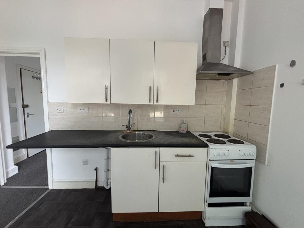 Apartment in Southampton - View 3