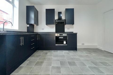 3 bedroom terraced house to rent, Doncaster Road, Barnsley