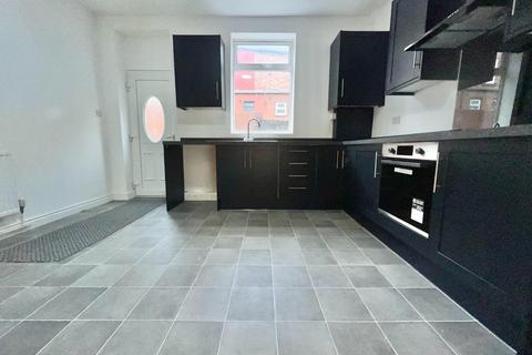 3 bedroom terraced house to rent, Doncaster Road, Barnsley