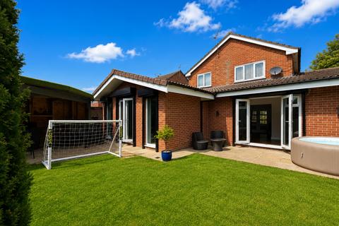 4 bedroom detached house for sale, Crediton Avenue, Southport PR9