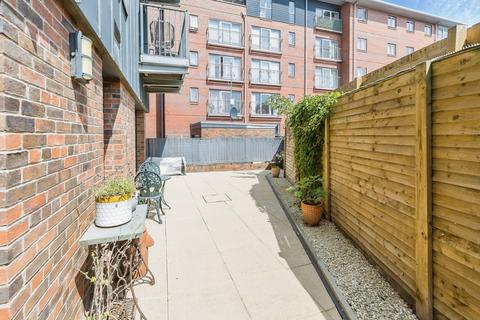 2 bedroom apartment for sale, Robinson Way, Chester, CH1