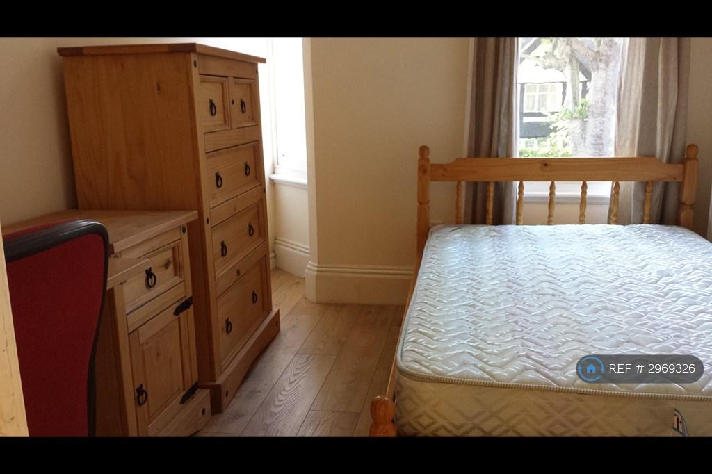 House in Nottingham, Old Lenton, Lenton - More