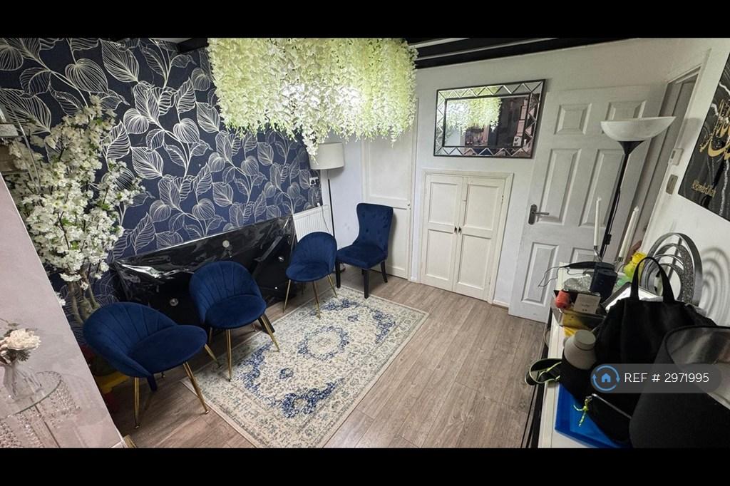 House in Woodley, Wokingham - View 2