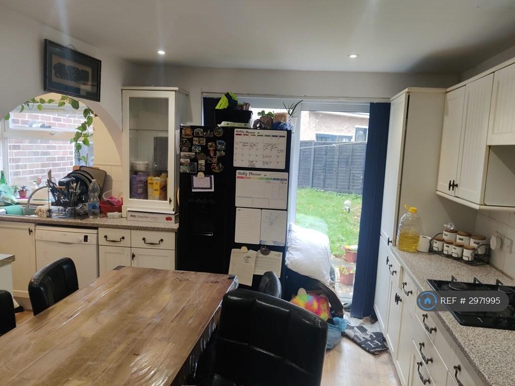 House in Woodley, Wokingham - View 3