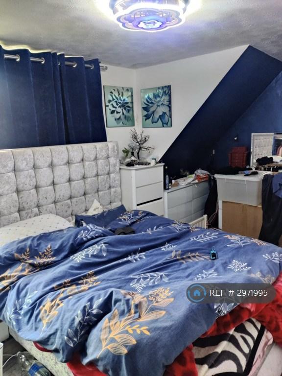 House in Woodley, Wokingham - More