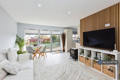 2 bedroom bungalow to rent, Treelands Drive, Cheltenham, GL53