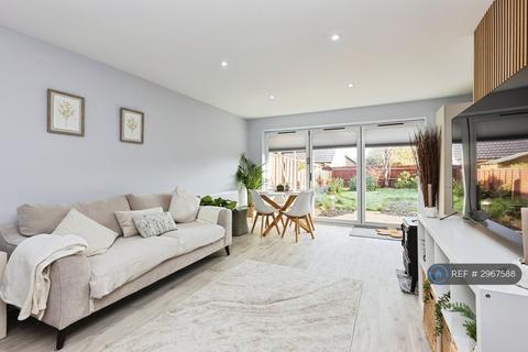 2 bedroom bungalow to rent, Treelands Drive, Cheltenham, GL53