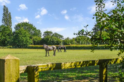 4 bedroom detached house for sale, Headcorn Road, Smarden