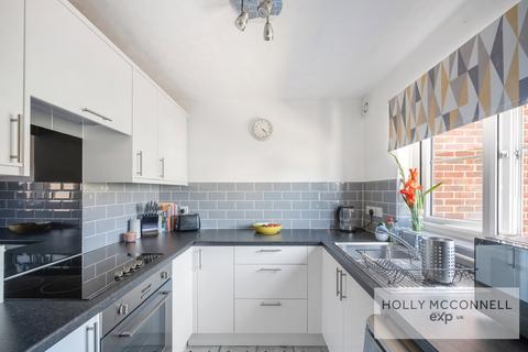 1 bedroom flat for sale, Le May Avenue, London SE12