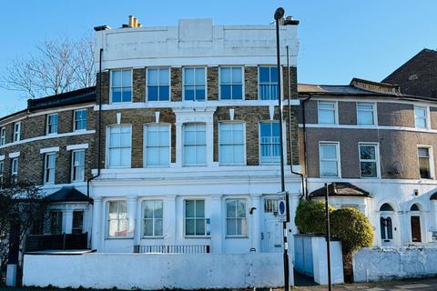 Studio to rent, Courthill Road, London, SE13