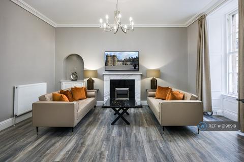 2 bedroom flat to rent, Victoria St, Edinburgh, EH1