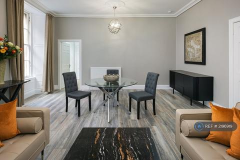 2 bedroom flat to rent, Victoria St, Edinburgh, EH1