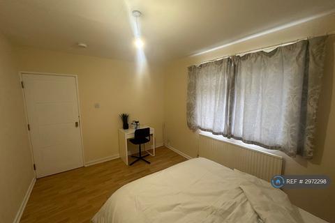 3 bedroom terraced house to rent, Edington Road, London, SE2