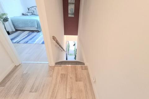1 bedroom flat for sale, 34A High Street, Ventnor, PO38