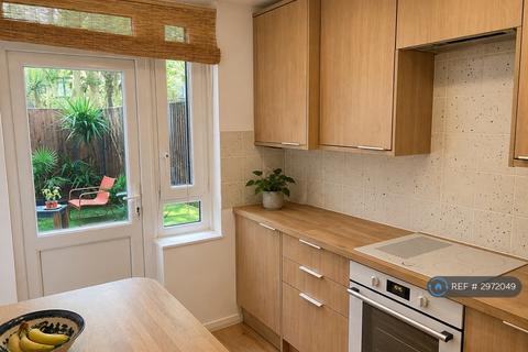 1 bedroom flat to rent, Reedham Close, London, N17