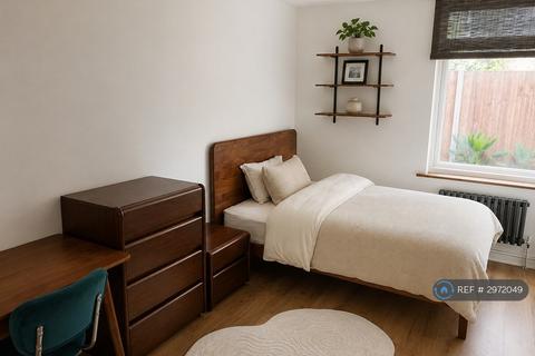 1 bedroom flat to rent, Reedham Close, London, N17