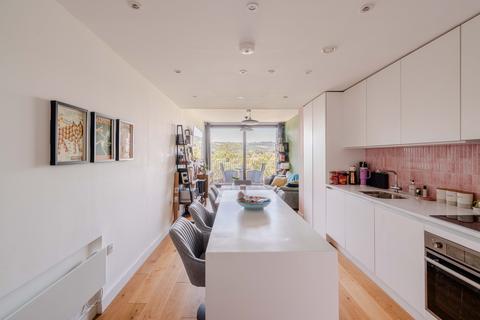 2 bedroom flat for sale, Lake Shore Drive, Bristol BS13