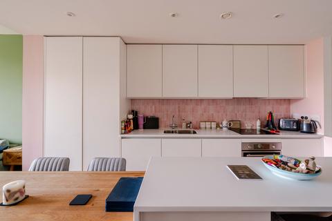 2 bedroom flat for sale, Lake Shore Drive, Bristol BS13