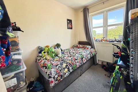 3 bedroom terraced house to rent, Cherry Tree Gardens, Staffordshire DE15