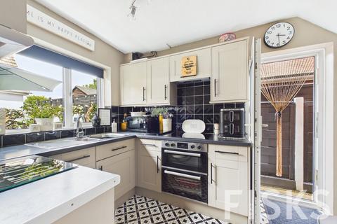 3 bedroom semi-detached house for sale, Chesterfield Avenue, Benfleet, SS7