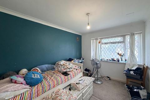 2 bedroom maisonette to rent, Rostrevor Gardens, Southall UB2