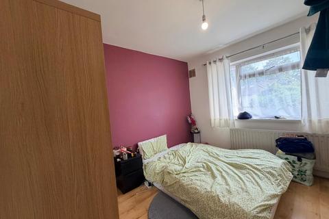 2 bedroom maisonette to rent, Rostrevor Gardens, Southall UB2