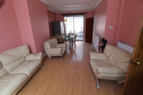 2 bedroom terraced house to rent, Hayes, UB3
