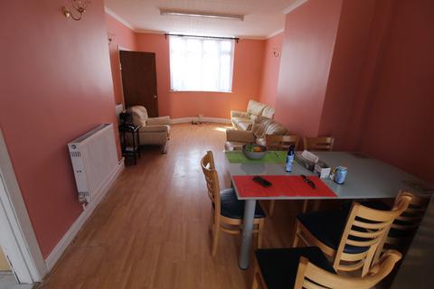 2 bedroom terraced house to rent, Hayes, UB3