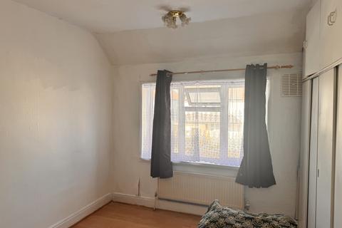 2 bedroom terraced house to rent, Hayes, UB3