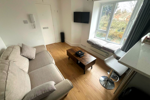 Studio to rent, Hambledon Close, UB8 3UD