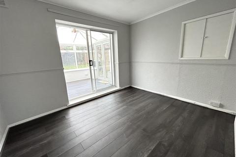 3 bedroom semi-detached house to rent, Ampleforth Way, Darlington